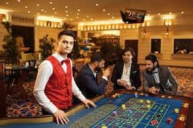 menara4d login Ceme Online table interface showing players cards and betting action